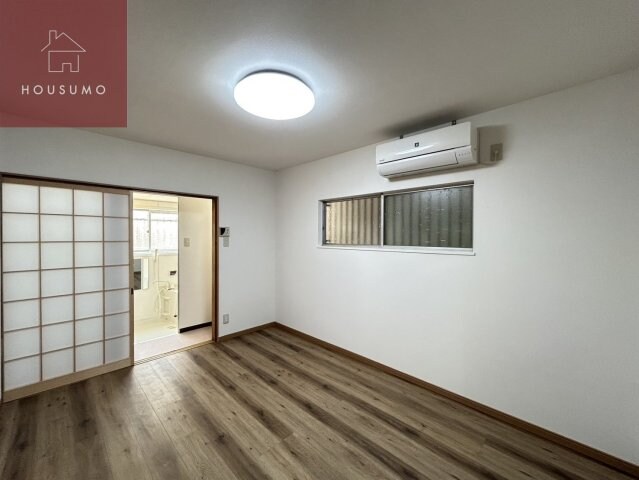 物件内観写真4　(ゆったりとしたリビングです)