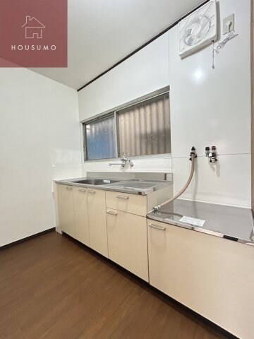 物件内観写真5　(コンパクトなキッチンで掃除もラクラク)