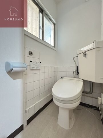 物件内観写真8　(ゆったりとした空間のトイレです)