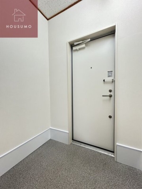 玄関(収納もある玄関です)