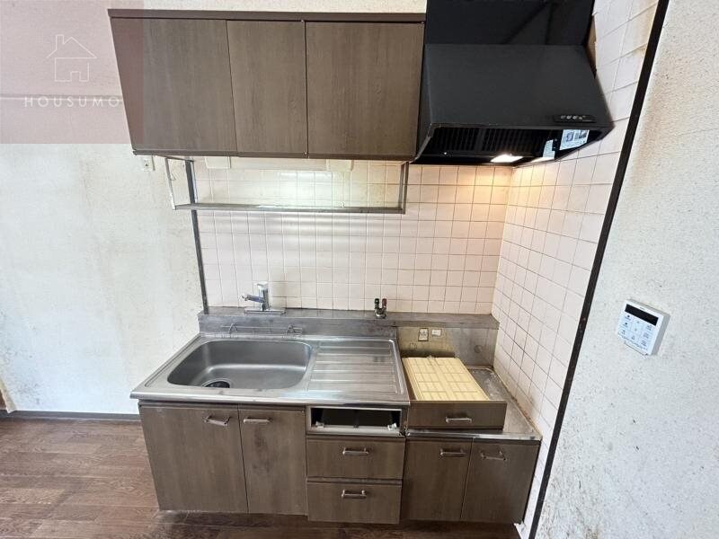 物件内観写真6　(コンパクトなキッチンで掃除もラクラク)