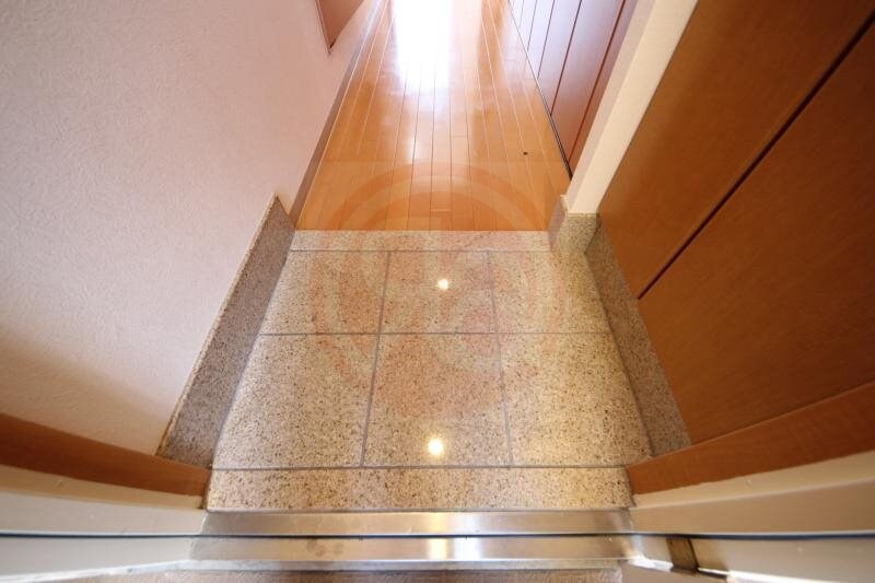 物件内観写真16　(きれいな玄関です)