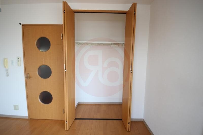 物件内観写真17　(収納豊富です)