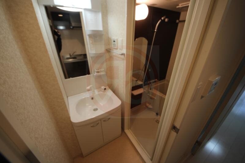 物件内観写真18　(明るい洗面所です)