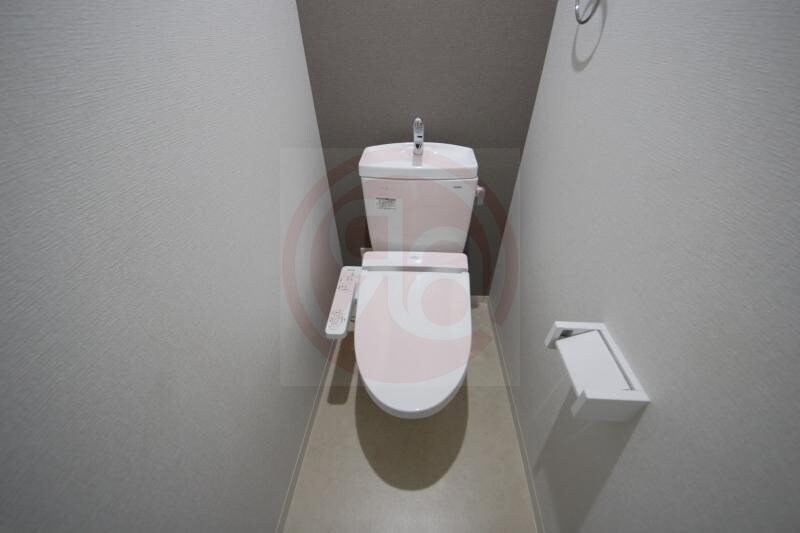 物件内観写真9　(ゆったりとした空間のトイレです)