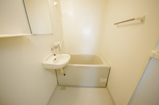 物件内観写真8　(お風呂で日々の疲れを落としましょう)