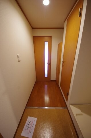 物件内観写真11　(ゆったりとした玄関です)