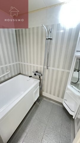 物件内観写真5　(日々の疲れを癒すお風呂付です)