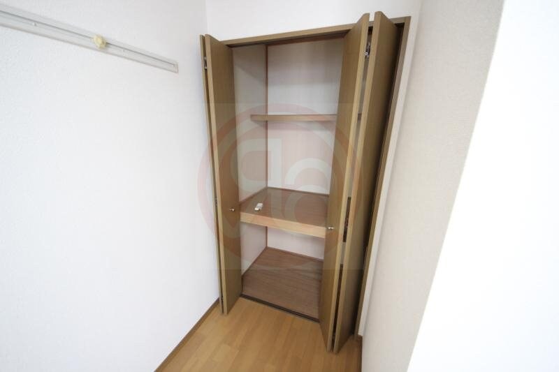 物件内観写真7　(ちょっとした収納スペースも充実しています)