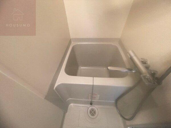 浴室(落ち着いた色調のトイレです)