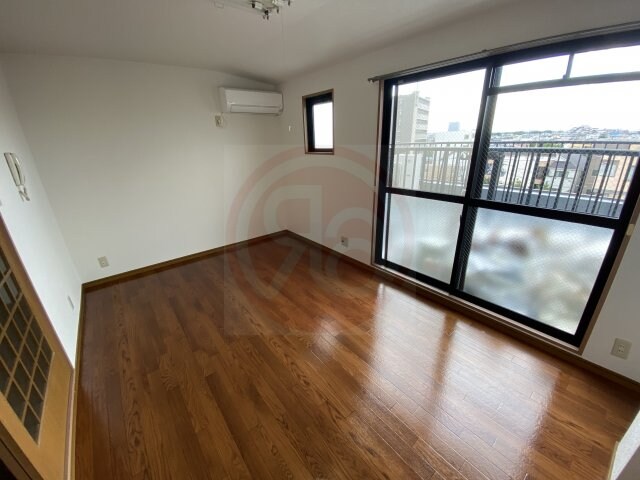 物件内観写真5　(ゆったり過ごせるリビングです)