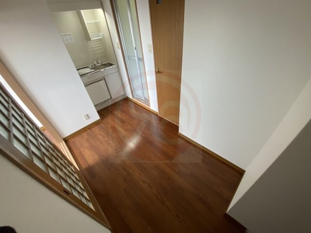 物件内観写真13　(開放的で明るい空間を演出してくれるバルコニーです)