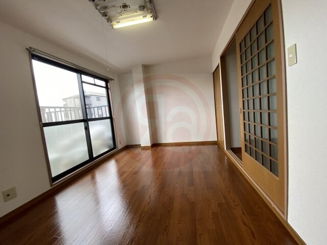 物件内観写真23　(おしゃれな居間です)