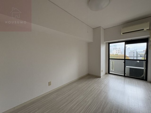 物件内観写真26　(落ち着いた色調の洋室です)