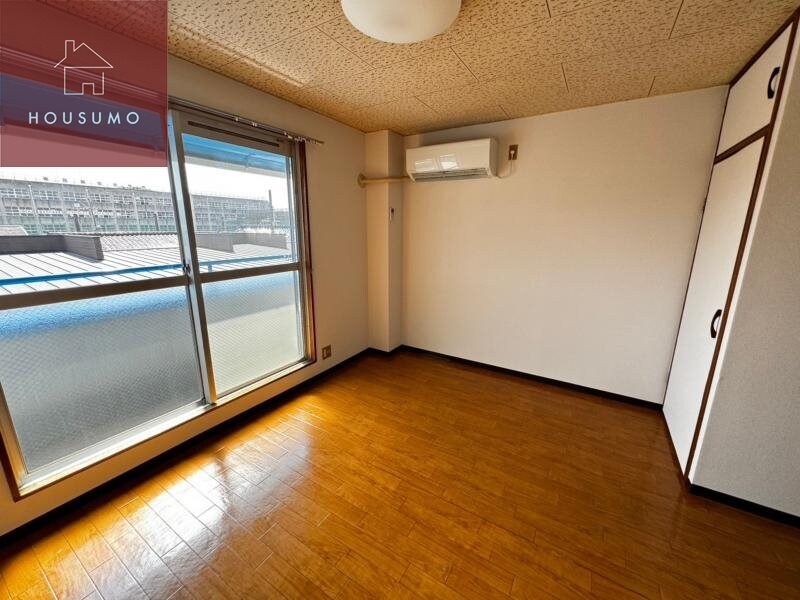 物件内観写真8　(明るい洋室です)