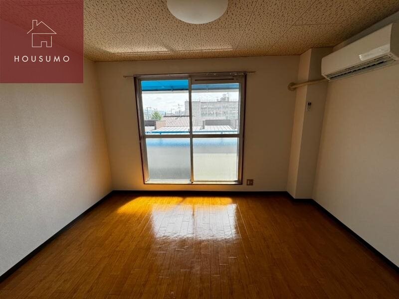 物件内観写真16　(広々とした洋室です)