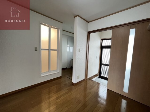 物件内観写真5　(リビングです)