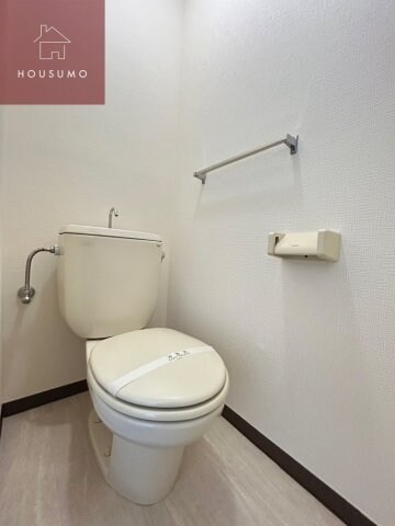 物件内観写真8　(シンプルで使いやすいトイレです)