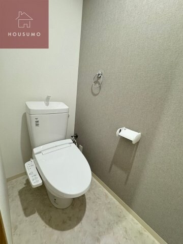 物件内観写真7　(ゆったりとした空間のトイレです)