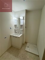 物件内観写真8　(広い洗面スペース)