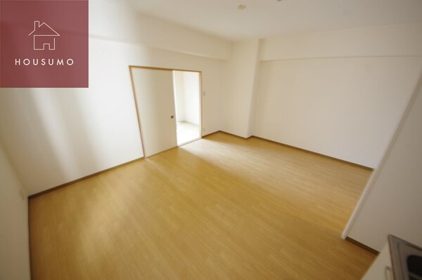 居室(ゆったり過ごせる居間です)