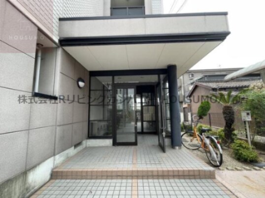物件外観写真2　(エントランスです)