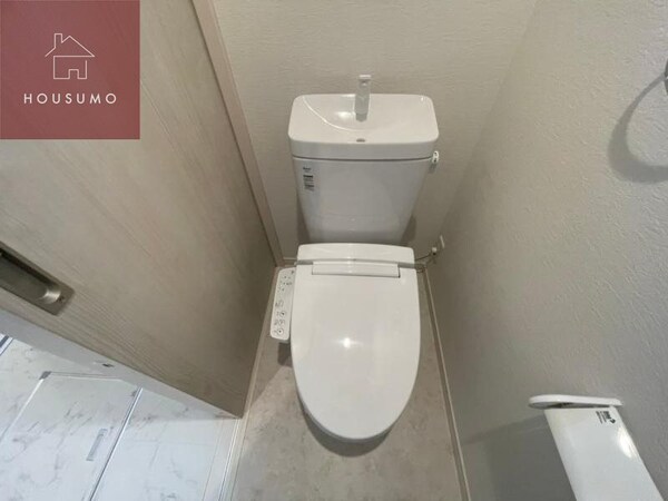 トイレ(落ち着いた色調のトイレです)