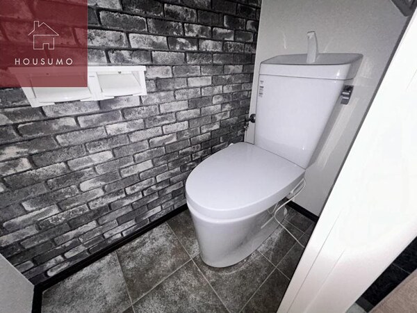 トイレ(落ち着いた色調のトイレです)