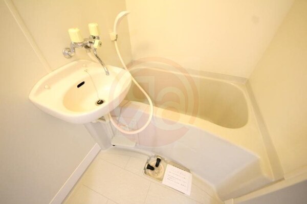 浴室(コンパクトで使いやすいお風呂です)