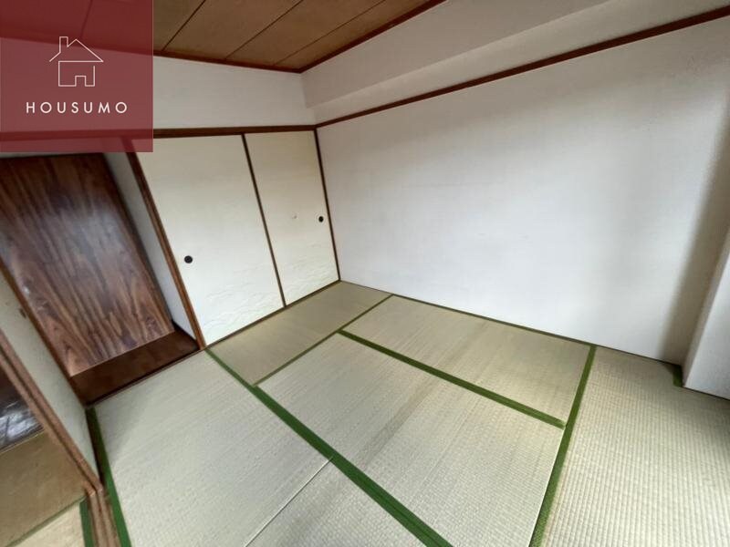 物件内観写真8　(開放的な寝室です)