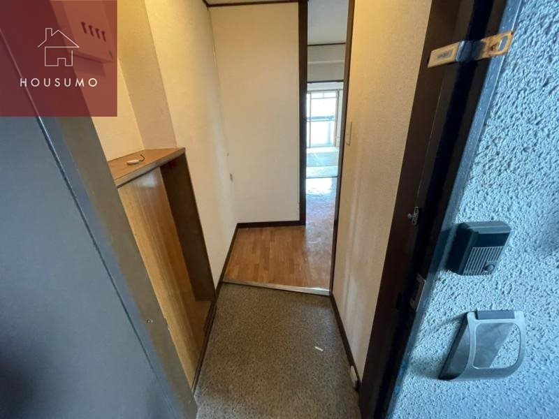 物件内観写真10　(収納もある玄関です)