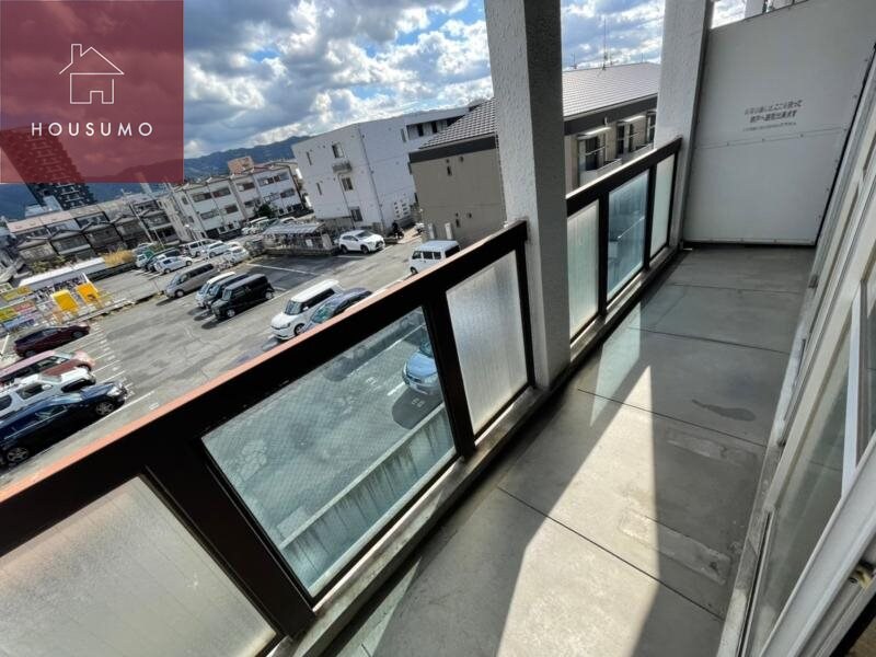 物件内観写真13　(暖かな日差しのふりそそぐバルコニー)