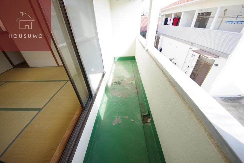 物件内観写真13　(お洗濯にも便利なバルコニー付き)