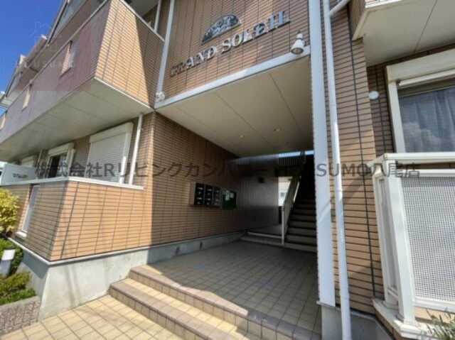 物件外観写真2　(建物の内部です)