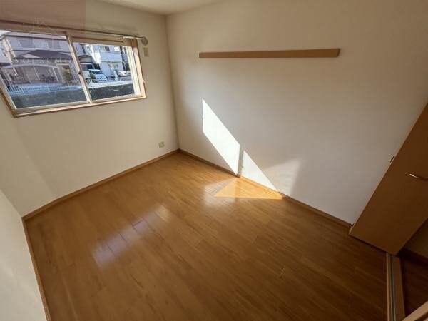 寝室(落ち着いて過ごせるお部屋なので、寝室にいかがでしょうか)