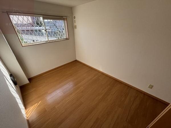 物件内観写真29　(落ち着いた色調の洋室です)