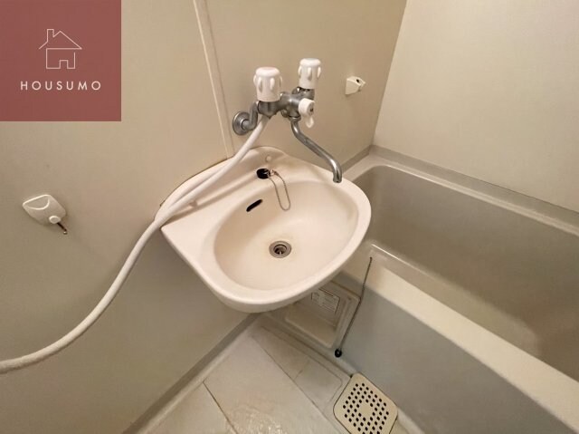 物件内観写真19　(広い洗面スペース)