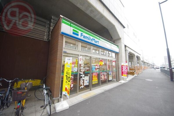周辺環境(ファミリーマート京屋河内花園駅前店 308m)