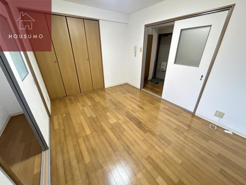 物件内観写真23　(広々とした洋室です)