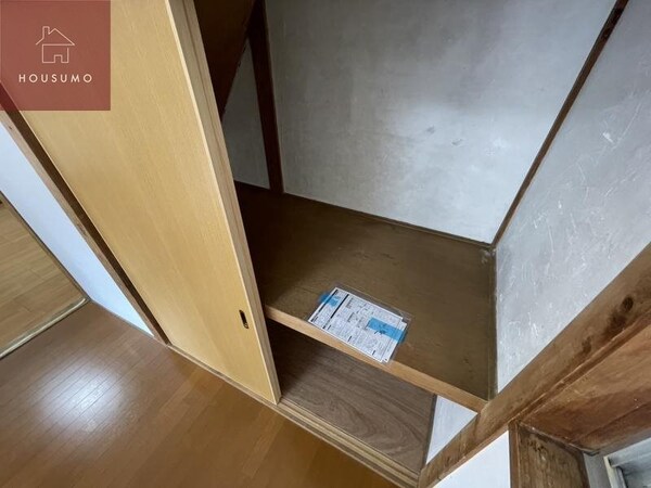 収納(小物を収納するのに便利です)