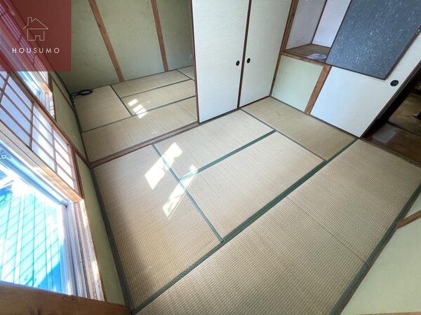 和室(和室、ちょっとしたくつろぎスペースにいかがでしょうか)