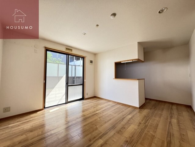 物件内観写真5　(使いやすいリビングです)