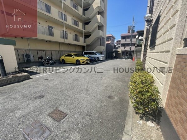 駐車場(駐車場に車を止められます)