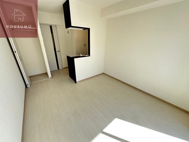 物件内観写真4　(こちらのリビングで趣味の時間をお楽しみください)