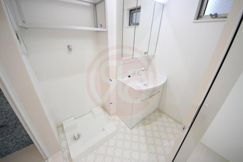 物件内観写真8　(使いやすい独立洗面台です)