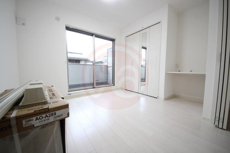 物件内観写真16　(落ち着いた色調の洋室です)