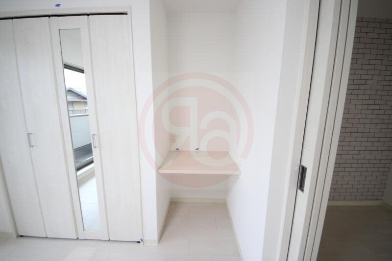 物件内観写真22　(ちょっとした収納スペースも充実しています)