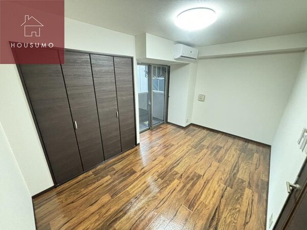 居室(こちらの居間で趣味の時間をお楽しみください)