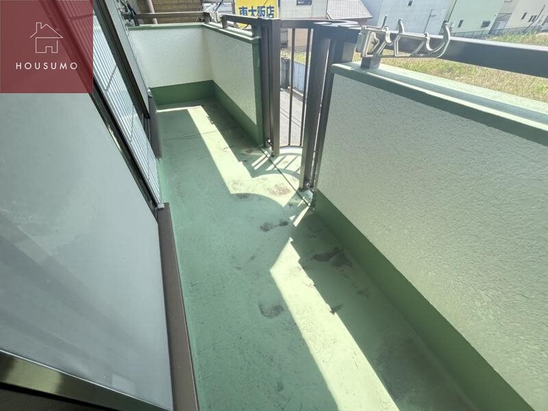 物件内観写真12　(広々としたバルコニーです)