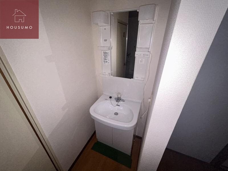 物件内観写真19　(独立洗面台あり、毎朝おしゃれに忙しい女性の方におすすめです)